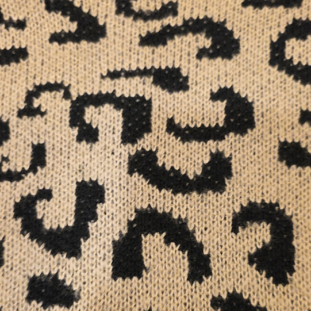 NWOT DAVI & DANI Black and Creamy Gray Leopard Sweater - Picture 3 of 7